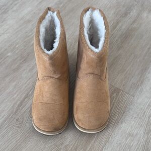 Tan Suede Boots with Faux Fur Lining